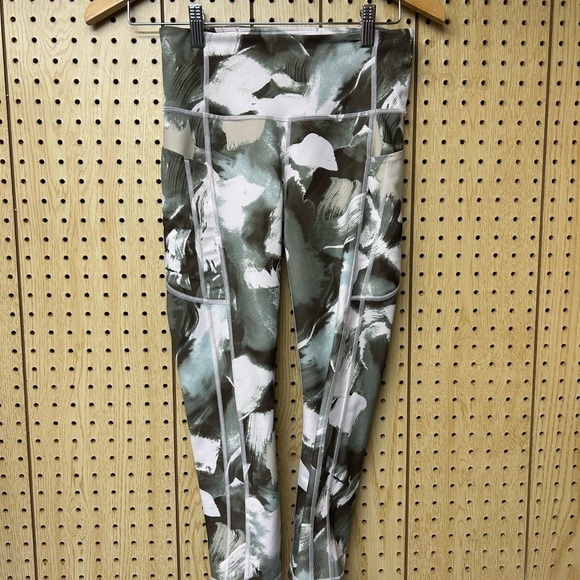 Athleta Ultimate Stash II Capri - Picture 5 of 8